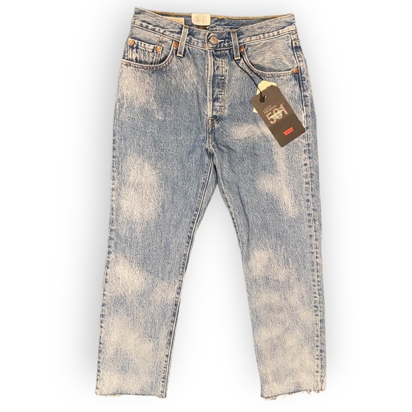 Levi's Denim - Levi’s Premium 501 Crop Jeans • size 25 x 26 • “Grain of Salt” wash • NWT NEW